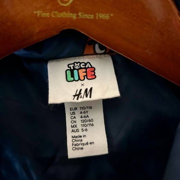 H&M Toca Life Kids Puffer Vest Navy 4-6Y 4T 5T 6T Cartoon Burger Allover Print - Picture 3 of 3